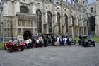 Davanti alla Cattedrale di Canterbury